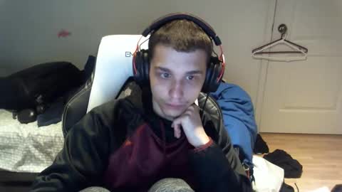 willfro_ online show from May 5, 2026, 7:33 pm