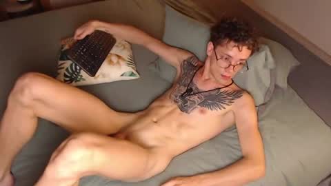 Snapshot of william_henry_a chatting on May 14, 2026, 1:07 pm William online show from May 14, 2026, 1:07 pm