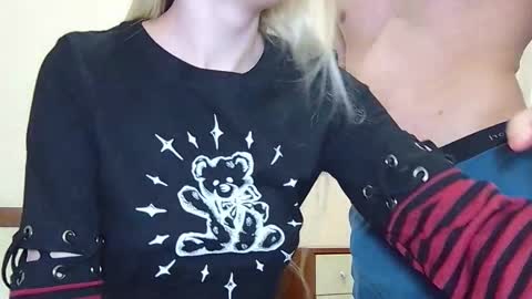 Snapshot of williamandmia chatting on April 8, 2026, 7:36 pm William and Mia online show from April 8, 2026, 7:36 pm