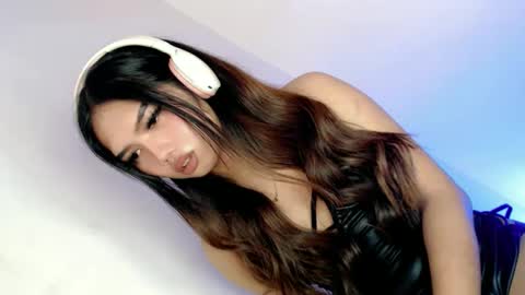 LE XI online show from December 1, 2025, 5:01 am