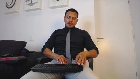 Snapshot of willsandler1 chatting on July 17, 2026, 8:03 pm Will Sandler online show from July 17, 2026, 8:03 pm