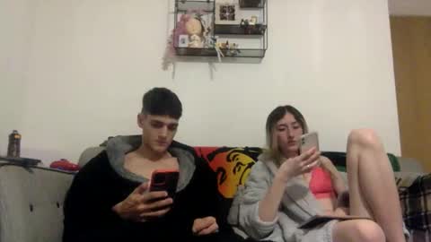 willy_est_95 online show from April 23, 2026, 12:12 am