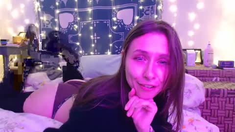 Snapshot of wingardiumleveveosa chatting on December 2, 2024, 11:51 pm Eevie online show from December 2, 2024, 11:51 pm