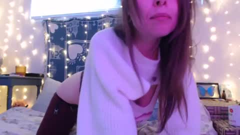 Snapshot of wingardiumleveveosa chatting on December 4, 2024, 11:46 pm Eevie online show from December 4, 2024, 11:46 pm