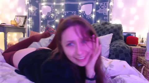 Snapshot of wingardiumleveveosa chatting on December 9, 2024, 2:45 am Eevie online show from December 9, 2024, 2:45 am