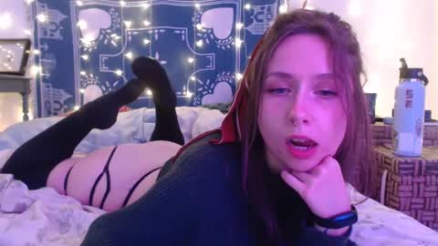 Snapshot of wingardiumleveveosa chatting on December 16, 2024, 5:38 am Eevie online show from December 16, 2024, 5:38 am