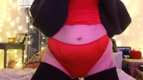 Snapshot of wingardiumleveveosa chatting on December 25, 2024, 11:10 pm Eevie online show from December 25, 2024, 11:10 pm