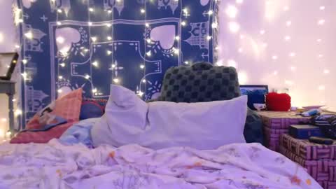 Snapshot of wingardiumleveveosa chatting on December 26, 2024, 2:12 am Eevie online show from December 26, 2024, 2:12 am