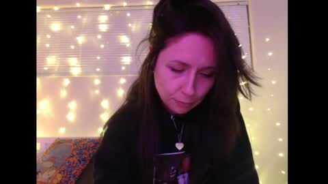 Snapshot of wingardiumleveveosa chatting on January 26, 2025, 2:14 am Eevie online show from January 26, 2025, 2:14 am