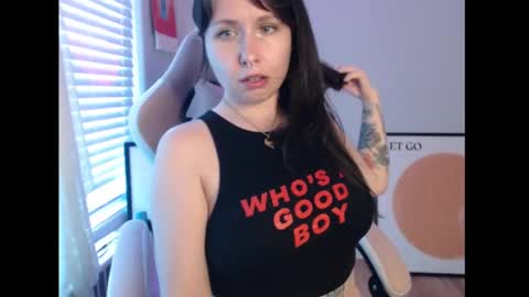 Snapshot of wingardiumleveveosa chatting on September 22, 2025, 11:18 pm Eevie online show from September 22, 2025, 11:18 pm