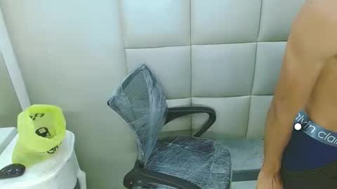 Snapshot of winnybarness chatting on October 24, 2025, 2:41 am WinnyBarness online show from October 24, 2025, 2:41 am