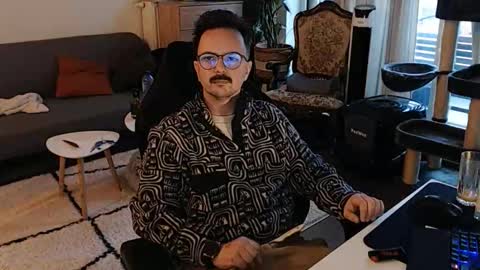 cream36 online show from November 7, 2025, 3:23 pm