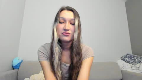 Snapshot of wiseenoughlamb chatting on March 25, 2026, 7:09 pm Asylai but you can call me Aila online show from March 25, 2026, 7:09 pm