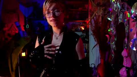 Snapshot of witch_fiona chatting on January 16, 2025, 8:25 pm Goddess of two strapons - Mr. long Don Mr. Pinky online show from January 16, 2025, 8:25 pm