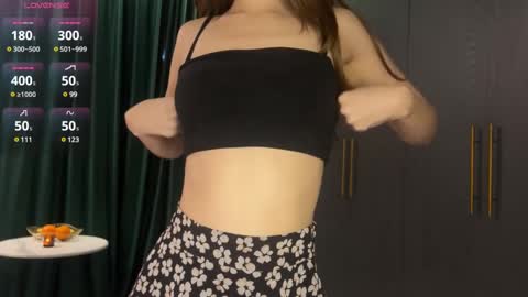 Snapshot of withlovebella chatting on February 19, 2025, 1:39 pm Isobelle online show from February 19, 2025, 1:39 pm