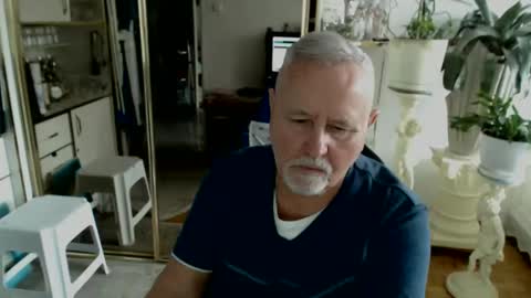 wlodek165 online show from February 21, 2025, 12:06 pm