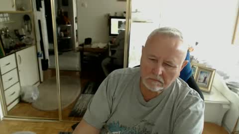 wlodek165 online show from April 2, 2026, 10:24 am