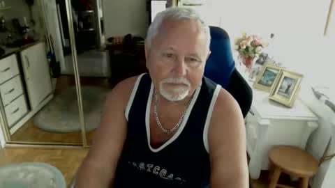 wlodek165 online show from May 5, 2026, 11:18 am