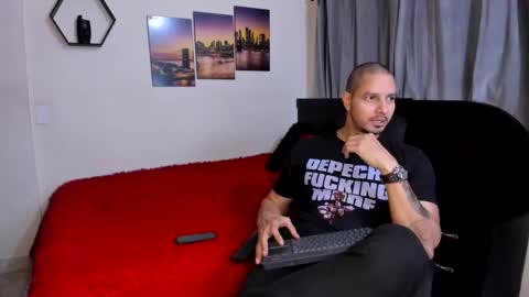 Magnus Dark independent model online show from April 6, 2026, 4:32 am