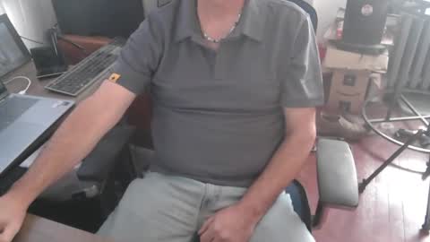 Snapshot of woodworker6473 chatting on December 21, 2025, 3:19 pm woodworker6473 online show from December 21, 2025, 3:19 pm