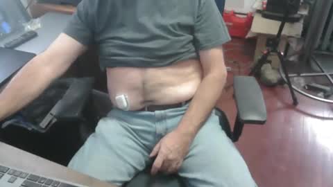 Snapshot of woodworker6473 chatting on January 5, 2026, 6:33 pm woodworker6473 online show from January 5, 2026, 6:33 pm