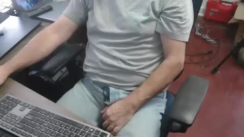 Snapshot of woodworker6473 chatting on January 9, 2026, 2:31 pm woodworker6473 online show from January 9, 2026, 2:31 pm