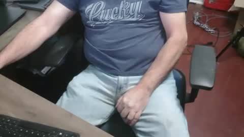 Snapshot of woodworker6473 chatting on January 11, 2026, 12:48 am woodworker6473 online show from January 11, 2026, 12:48 am