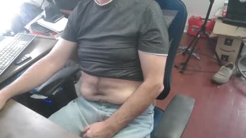 Snapshot of woodworker6473 chatting on February 3, 2026, 3:39 pm woodworker6473 online show from February 3, 2026, 3:39 pm