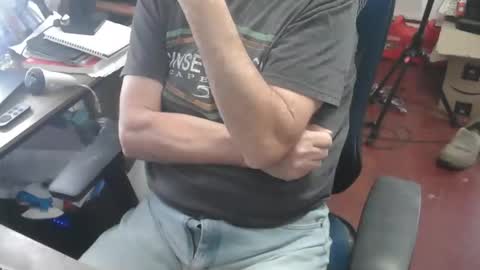 Snapshot of woodworker6473 chatting on February 6, 2026, 2:09 pm woodworker6473 online show from February 6, 2026, 2:09 pm