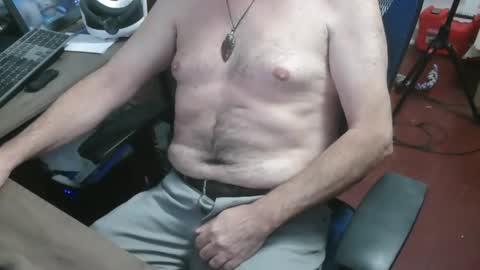 Snapshot of woodworker6473 chatting on February 12, 2026, 12:38 am woodworker6473 online show from February 12, 2026, 12:38 am