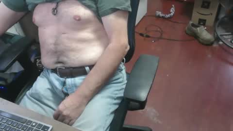 Snapshot of woodworker6473 chatting on February 20, 2026, 2:39 pm woodworker6473 online show from February 20, 2026, 2:39 pm