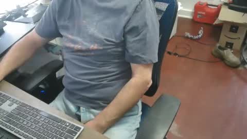 Snapshot of woodworker6473 chatting on February 24, 2026, 1:42 pm woodworker6473 online show from February 24, 2026, 1:42 pm