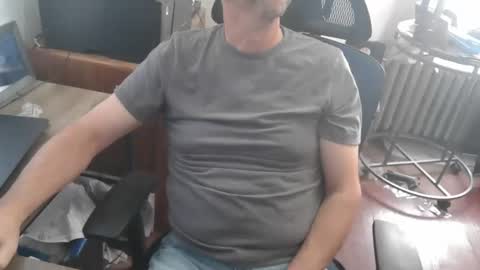 Snapshot of woodworker6473 chatting on February 26, 2026, 1:43 pm woodworker6473 online show from February 26, 2026, 1:43 pm