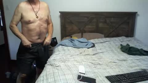 Snapshot of woodworker6473 chatting on March 1, 2026, 10:34 pm woodworker6473 online show from March 1, 2026, 10:34 pm