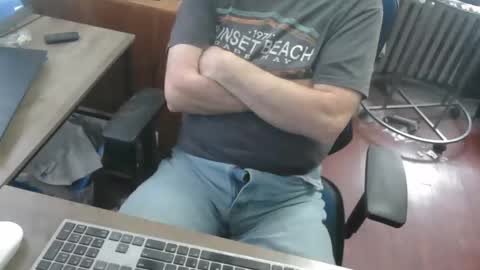 Snapshot of woodworker6473 chatting on March 2, 2026, 1:29 pm woodworker6473 online show from March 2, 2026, 1:29 pm