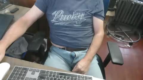 Snapshot of woodworker6473 chatting on March 3, 2026, 2:12 pm woodworker6473 online show from March 3, 2026, 2:12 pm