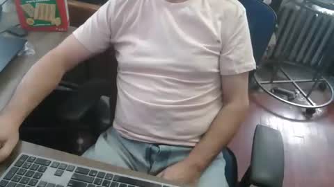 Snapshot of woodworker6473 chatting on March 17, 2026, 2:31 pm woodworker6473 online show from March 17, 2026, 2:31 pm