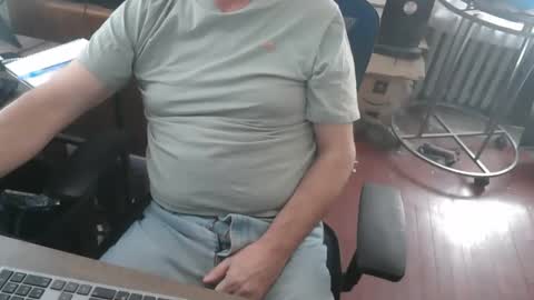 Snapshot of woodworker6473 chatting on April 21, 2026, 1:50 pm woodworker6473 online show from April 21, 2026, 1:50 pm