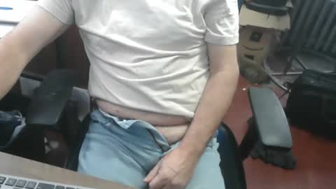 Snapshot of woodworker6473 chatting on April 30, 2026, 1:06 pm woodworker6473 online show from April 30, 2026, 1:06 pm