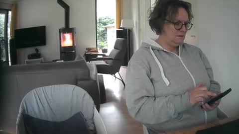 Snapshot of woodwurm chatting on February 7, 2025, 1:11 pm woodwurm and Snoeske online show from February 7, 2025, 1:11 pm