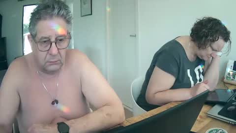 Snapshot of woodwurm chatting on March 5, 2025, 12:33 pm woodwurm and Snoeske online show from March 5, 2025, 12:33 pm