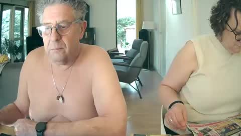 Snapshot of woodwurm chatting on March 8, 2025, 10:43 am woodwurm and Snoeske online show from March 8, 2025, 10:43 am