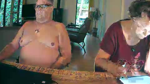 Snapshot of woodwurm chatting on May 6, 2026, 5:03 am woodwurm and Snoeske online show from May 6, 2026, 5:03 am