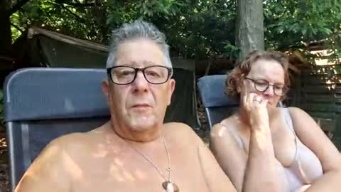 Snapshot of woodwurm chatting on June 18, 2026, 1:15 pm woodwurm and Snoeske online show from June 18, 2026, 1:15 pm
