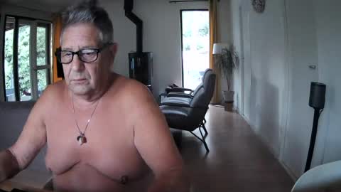 Snapshot of woodwurm chatting on July 1, 2026, 4:14 am woodwurm and Snoeske online show from July 1, 2026, 4:14 am
