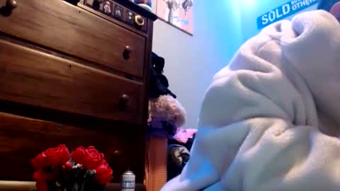 woofwolfxix online show from October 29, 2025, 6:15 am