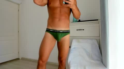 Snapshot of woolfiie chatting on August 3, 2026, 8:35 am Wolfie online show from August 3, 2026, 8:35 am