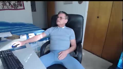 Snapshot of worldlarge chatting on November 15, 2025, 2:46 pm Large one online show from November 15, 2025, 2:46 pm