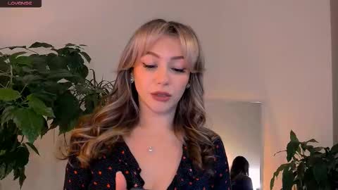 Snapshot of worldsbaby chatting on September 30, 2025, 3:17 pm worldsbaby online show from September 30, 2025, 3:17 pm