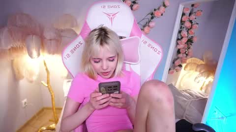 Snapshot of wow_angel chatting on May 24, 2026, 9:03 am wow_angel online show from May 24, 2026, 9:03 am